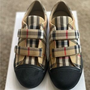 9/10 Condition Children’s Burberry shoes size 10c